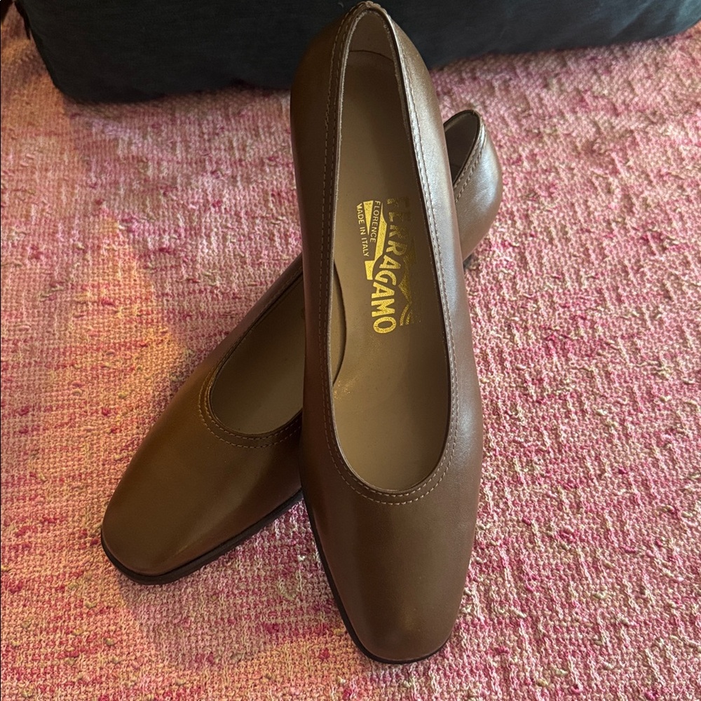 Salvatore Ferragamo NEW low heel pumps.
